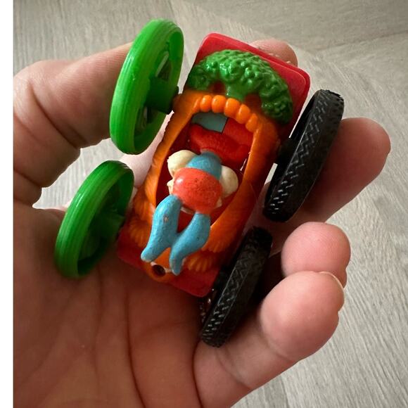 McDonald's 1990 Cute Fuzzy Animals Bugs Bunny Dual Racer Car Happy Meal Toy. - Picture 4 of 10